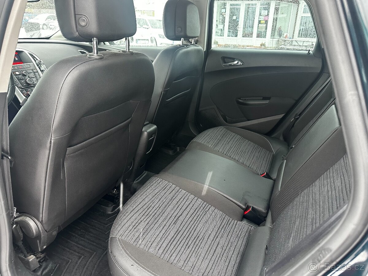 OPEL ASTRA 1,6CDTi 100kW Sports Tourer - MÁLO KM - - 12