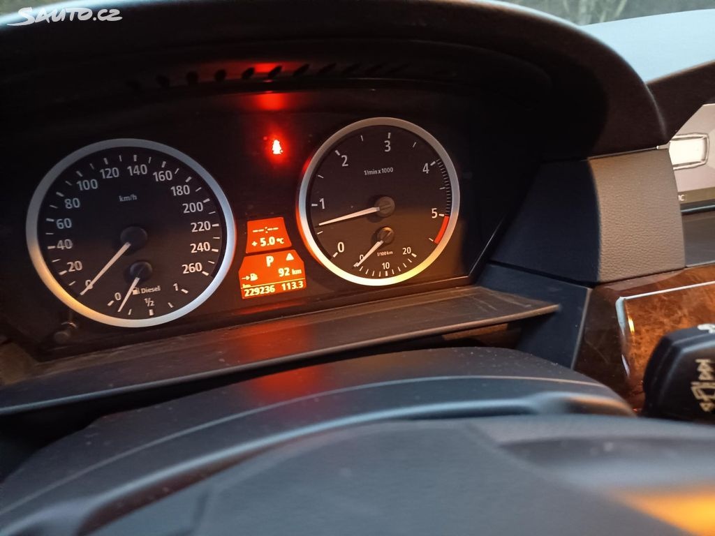 Bmw řada 5 530d Touring 170kw - 12