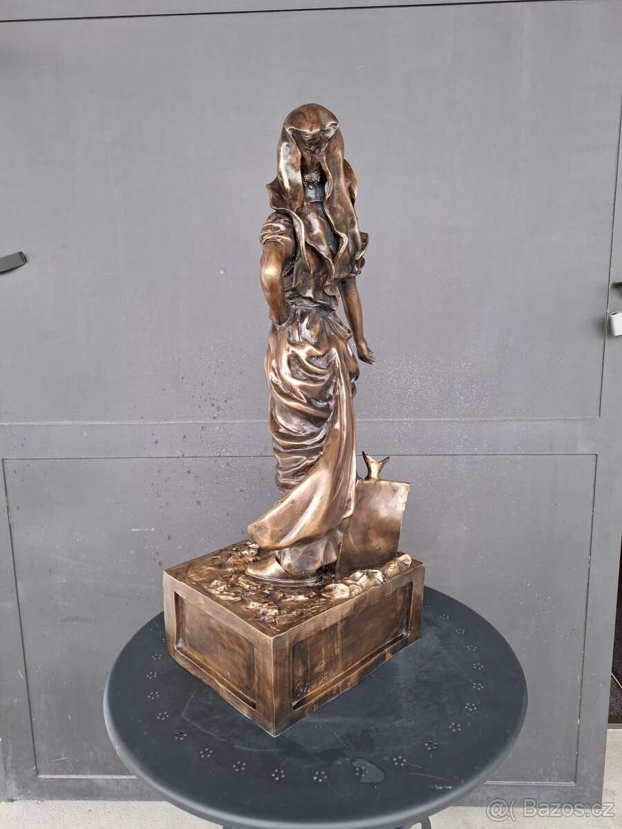 Velká bronzová socha, značená - 12