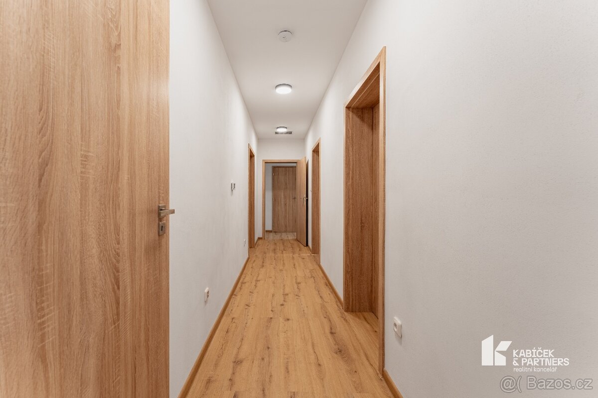 Prodej rodinného domu 120 m², pozemek 1002 m² - 12