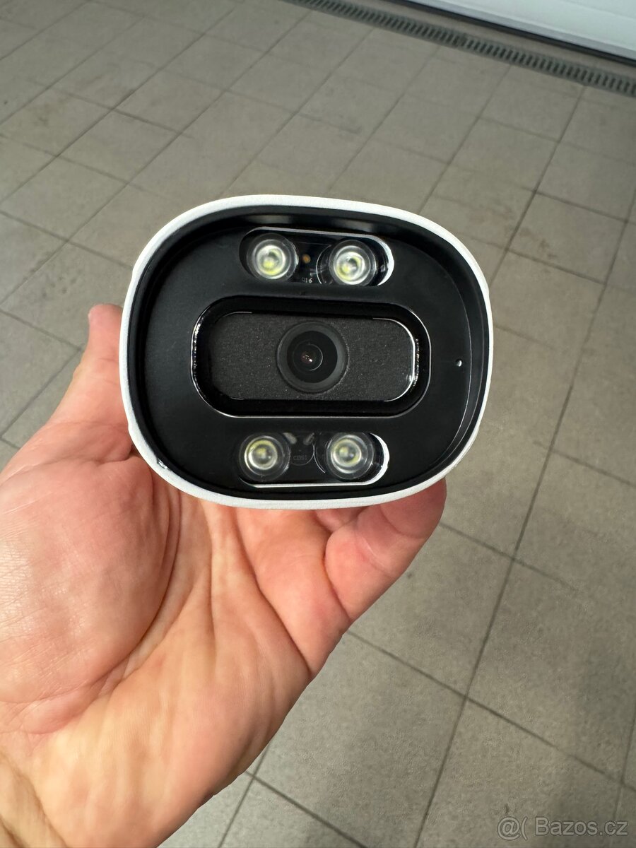 IP kamerový systém SecuriaPro - 12