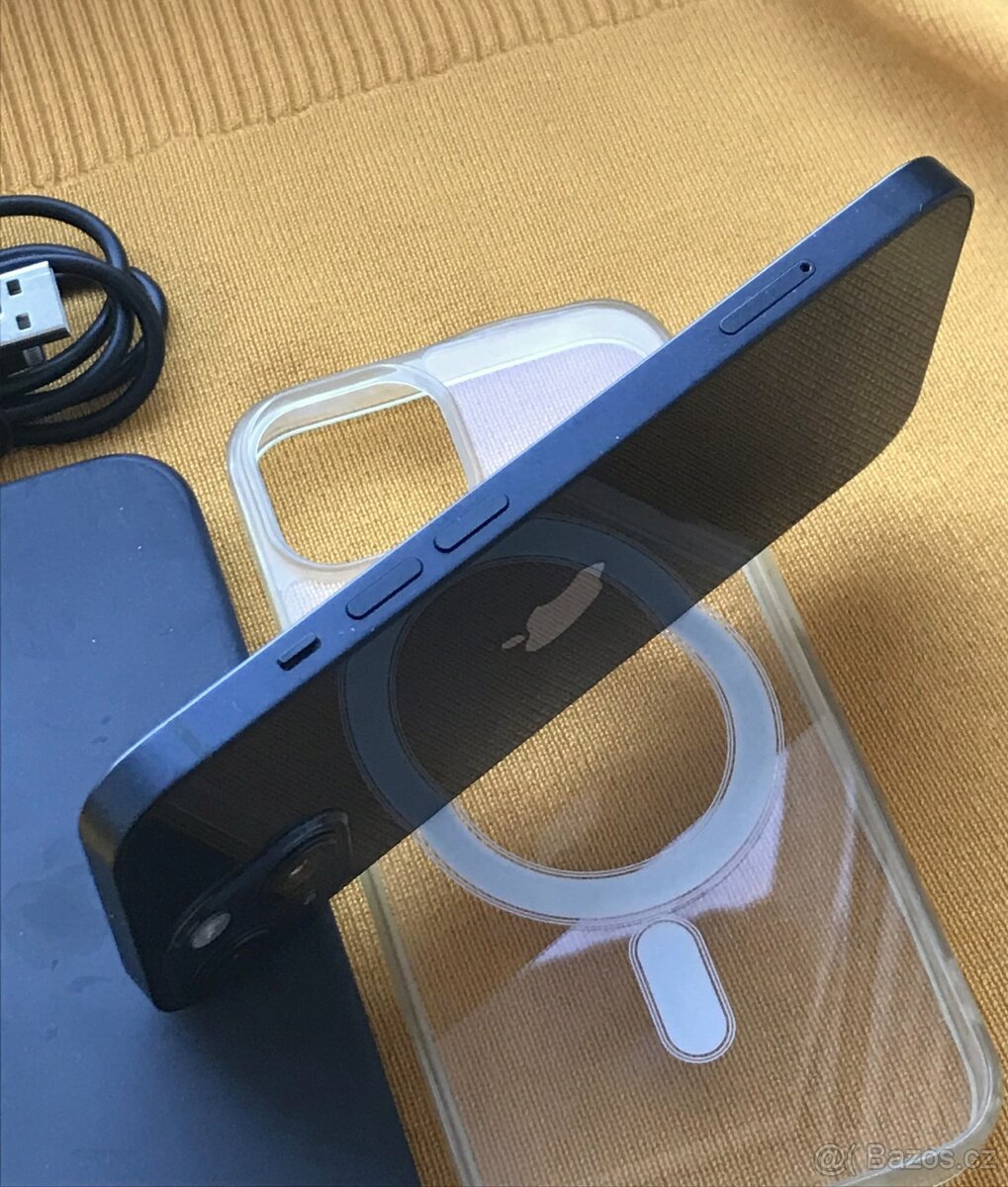 Apple Iphone 13 128GB tmavě modrý . Baterie 100% .. HEZKÝ - 12