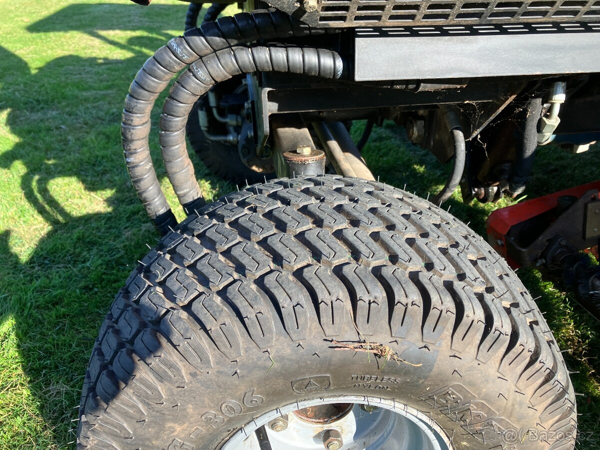 Jacobsen 305 nové pneu - 12