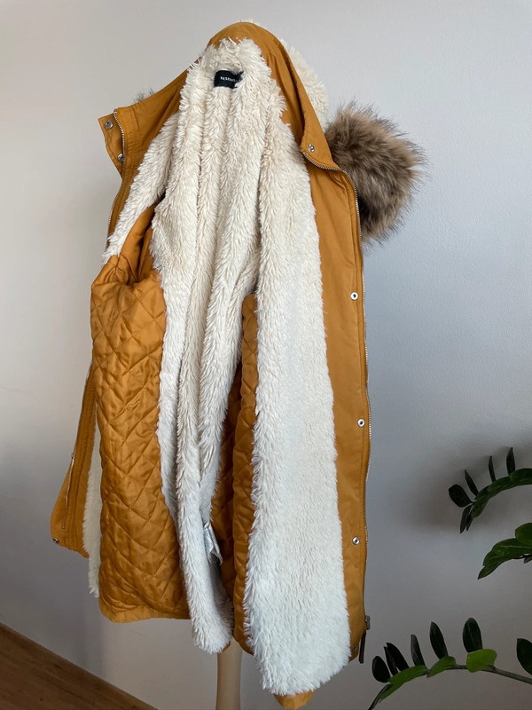 Hořčicově žlutá parka Reserved - 12