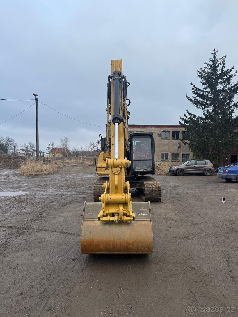 Pásový bagr Caterpillar 315D - 12