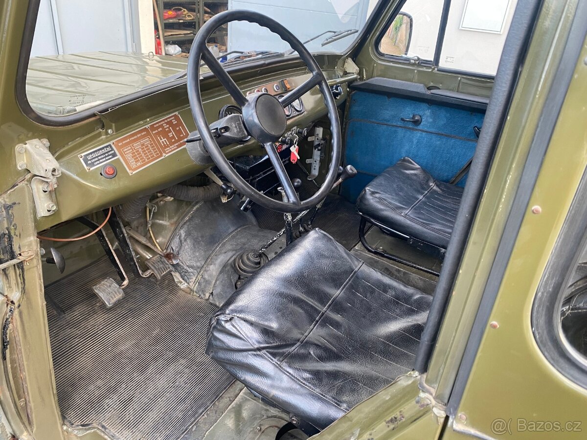 UAZ 469 BI - 12