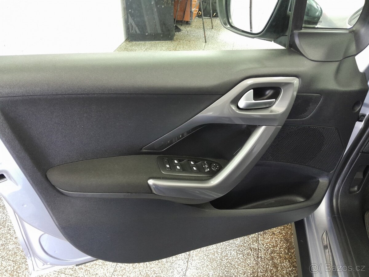 Peugeot 2008 1,2 PureTech 110 - 12