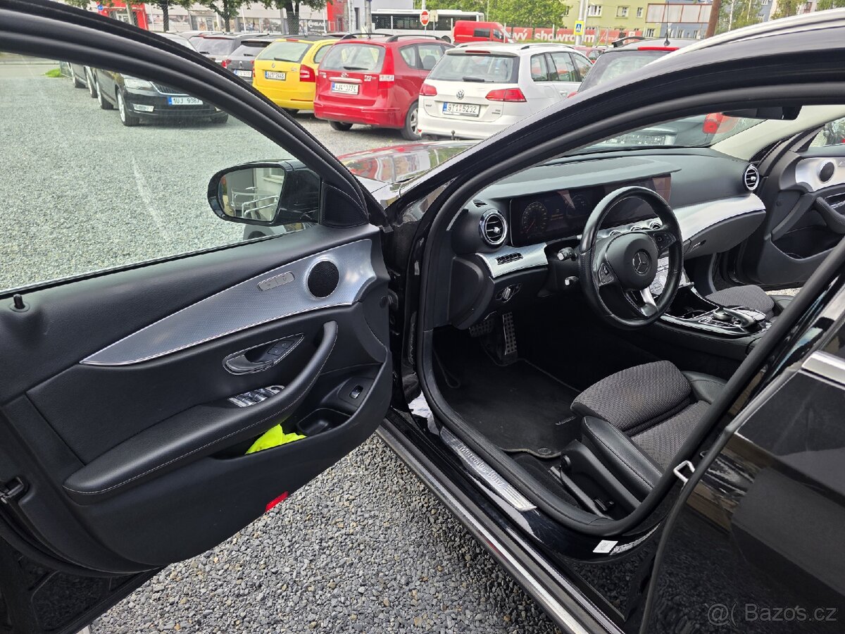 Mercedes-Benz Třídy E 220CDI 4-MATIC - 12
