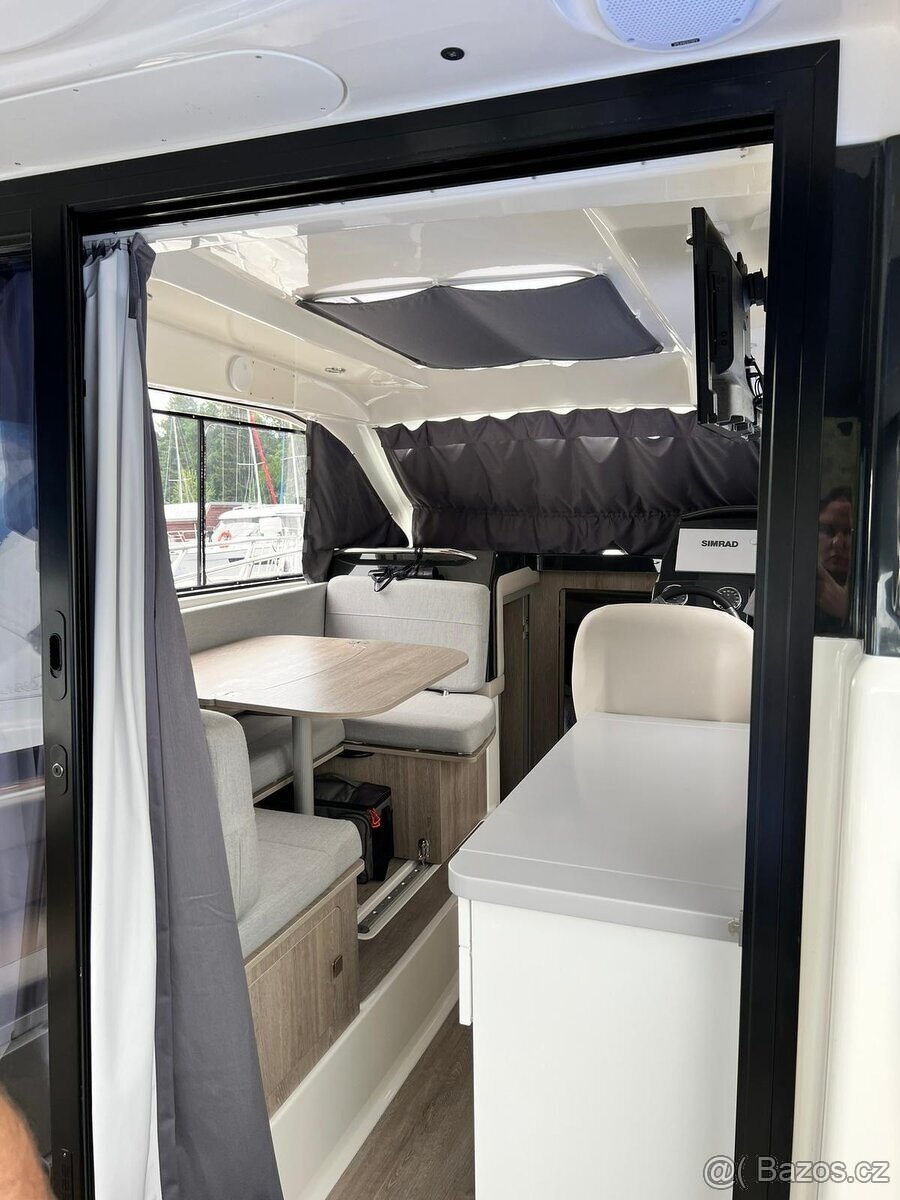 Kajutová loď QUICKSILVER ACTIV 905 Weekend MERCURY F 350 L6 - 12