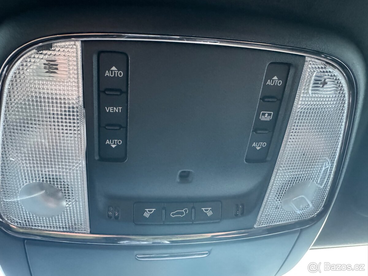 Jeep Grand Cherokee WK2 SUMMIT - 12