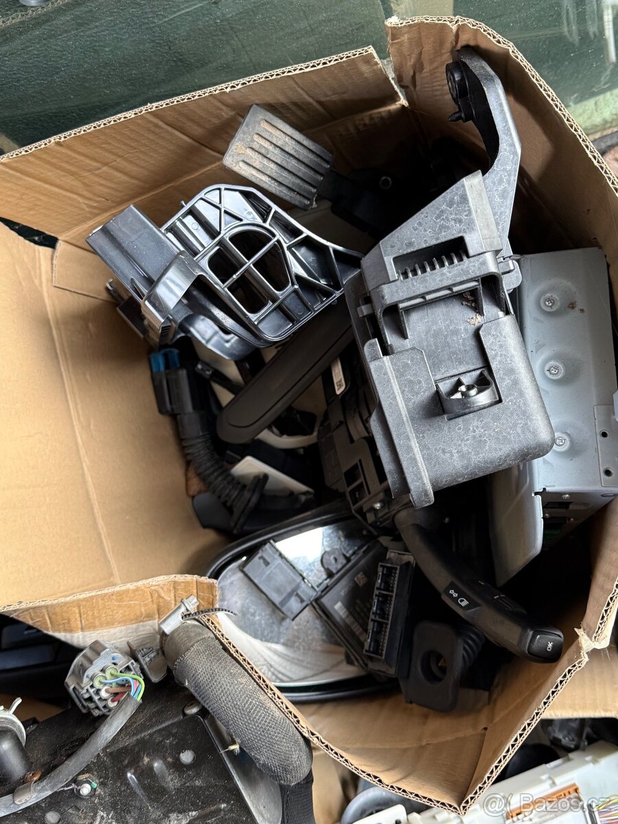 Volvo v40 díly - 12