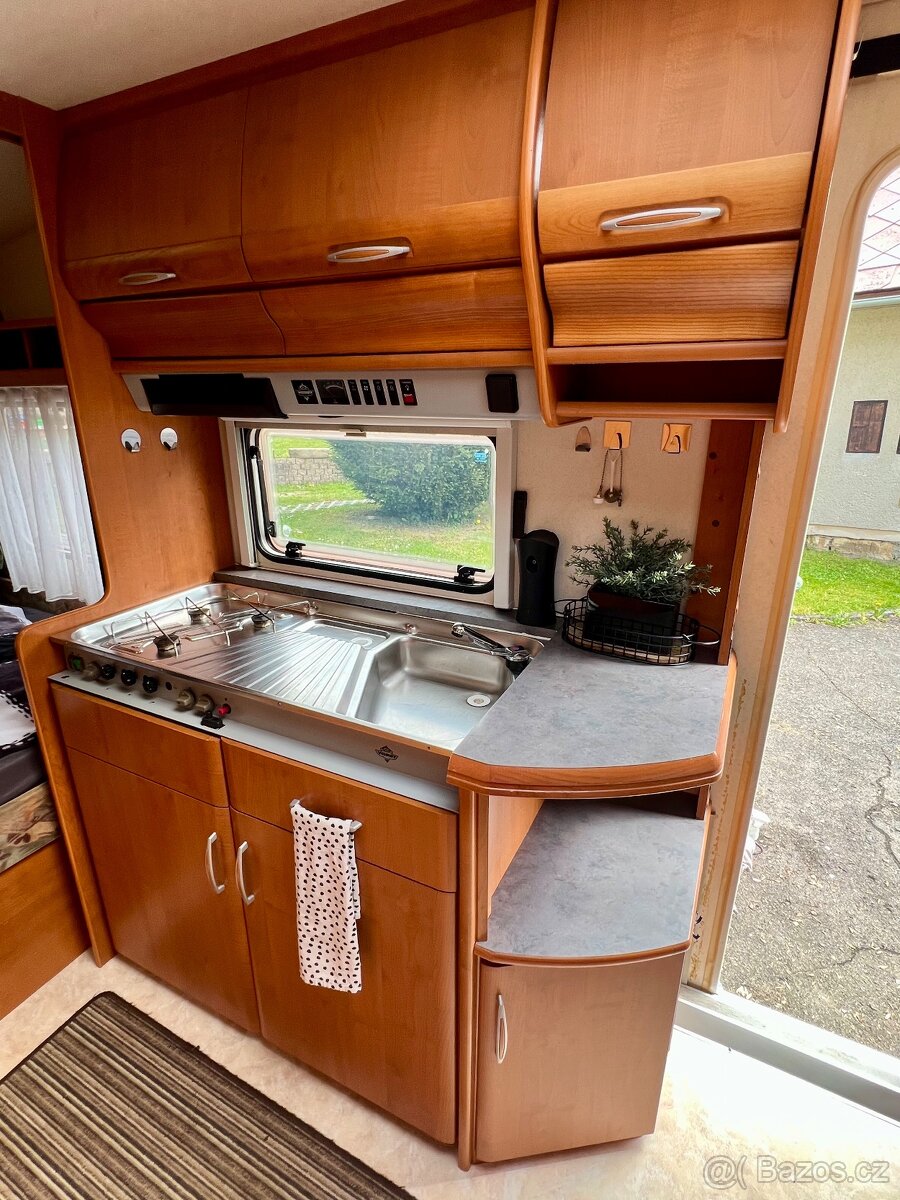 Karavan Hobby 470 Excellent - top stav - 12