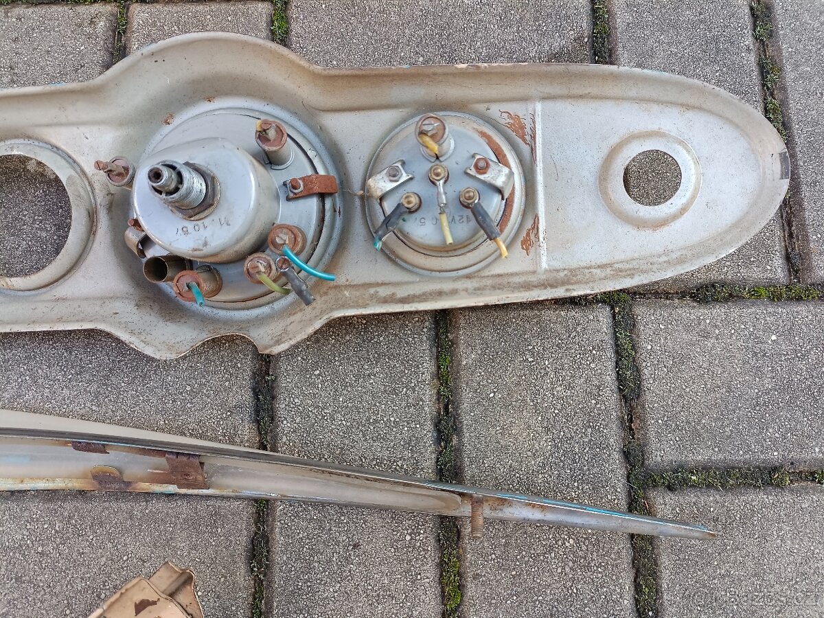 ND na automobil Škoda 1201 sedan aj.? přístrojovka lišta - 12