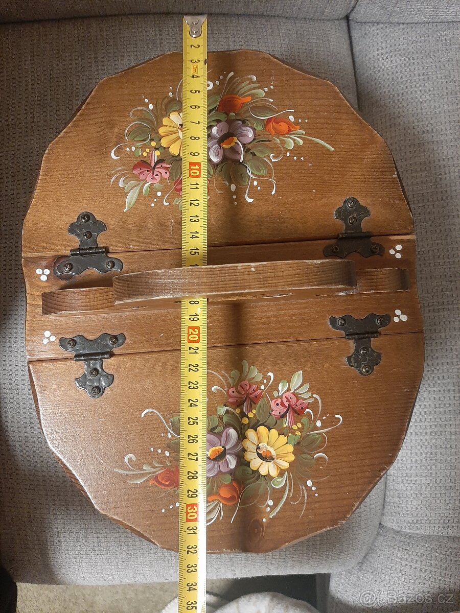 Stará dřevěná truhla - 12