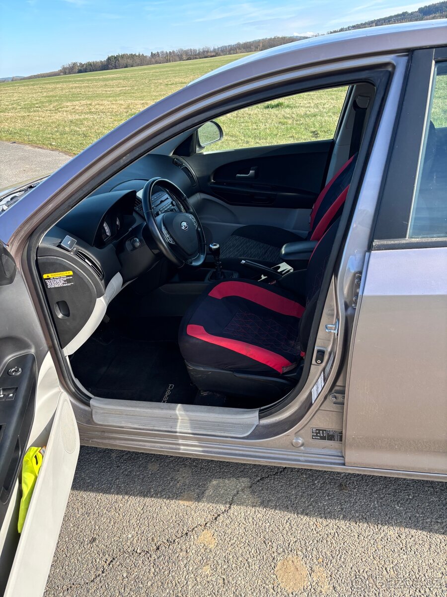 Kia CEE ´D 1,4 CVVT 80 kw - 12