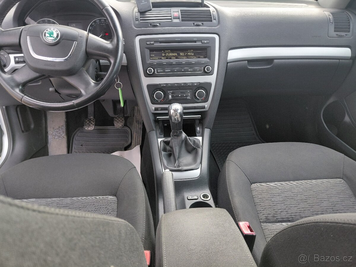 OCTAVIA II 1.6TDi 77kW COMBI r10 180000 km TAŽNÉ CLIMATRONIC - 12