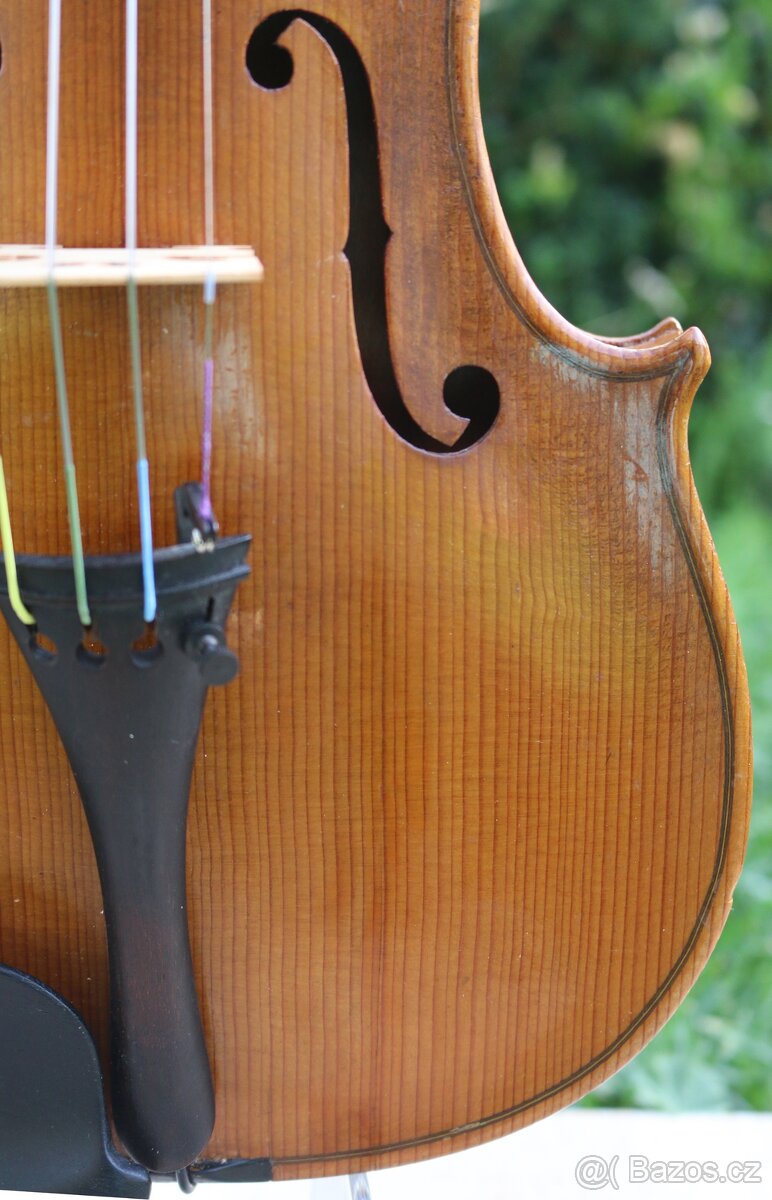 Staré housle s silným zvukem - 12