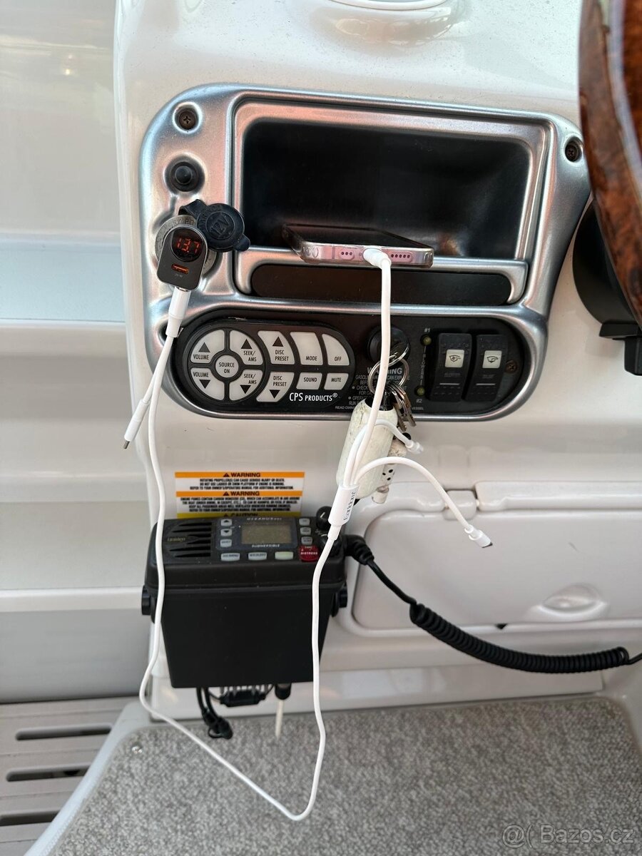 Kajutová loď CROWNLINE 250 CR - 12