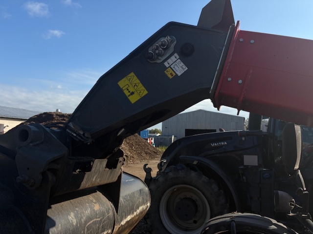 MASSEY FERGUSON teleskopický manipulátor - 12