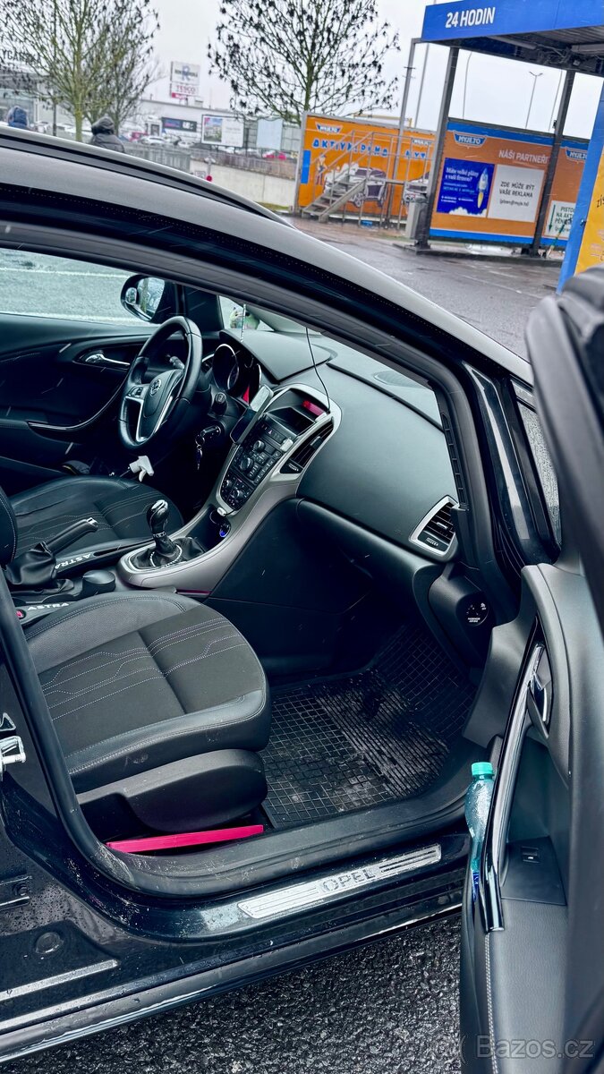 Opel Astra J 2012 - 12