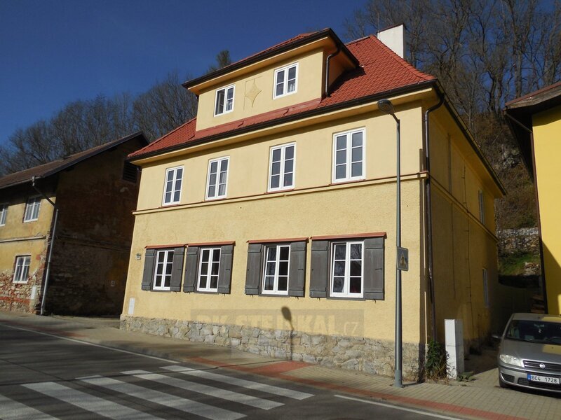 Pronájem novějšího bytu 2+kk s parkovacím stáním na okraji Č - 12