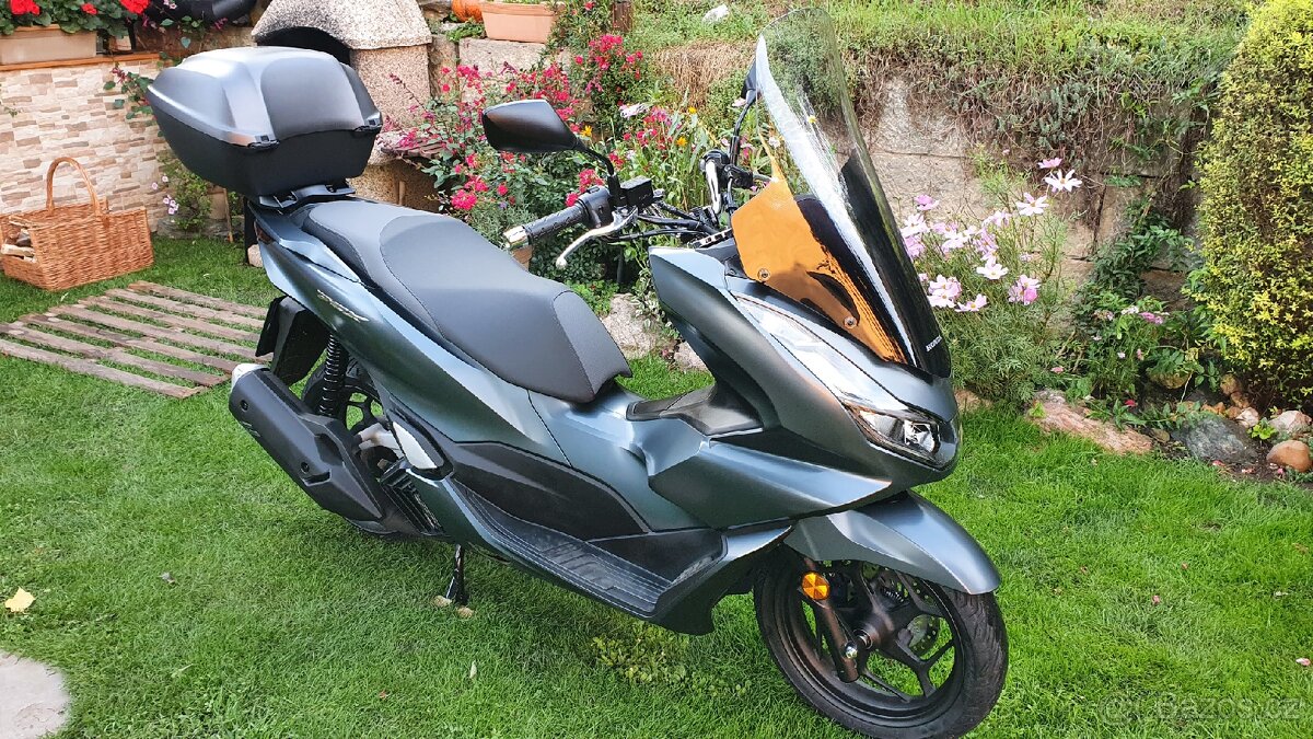 Skútr Honda PCX 125 1.majitel pouze 3655km jako NOVÉ. - 12