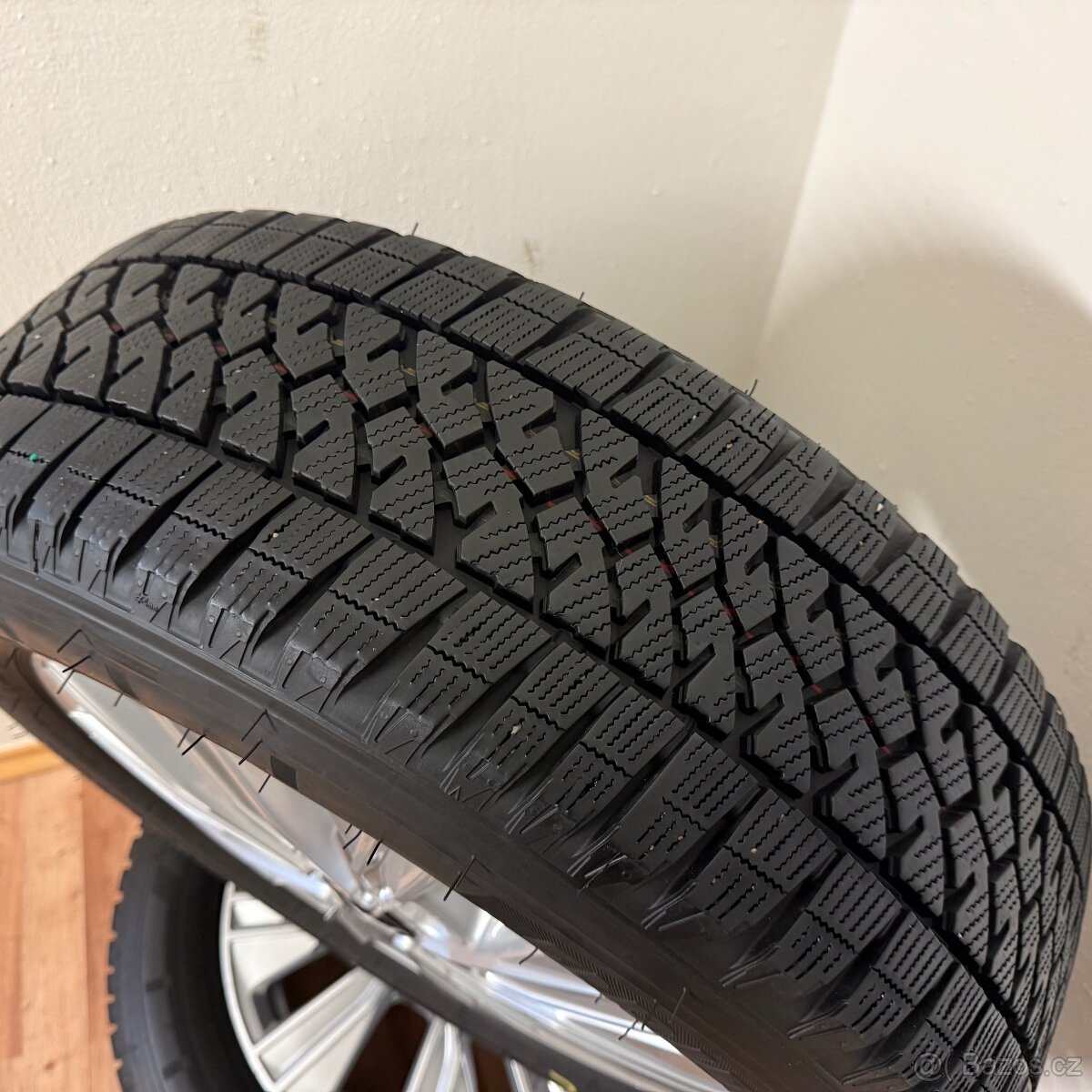 FORD FOCUS/CMAX 5x108 R17 ET50+LETNÍ 215/50R17 6mm - 12