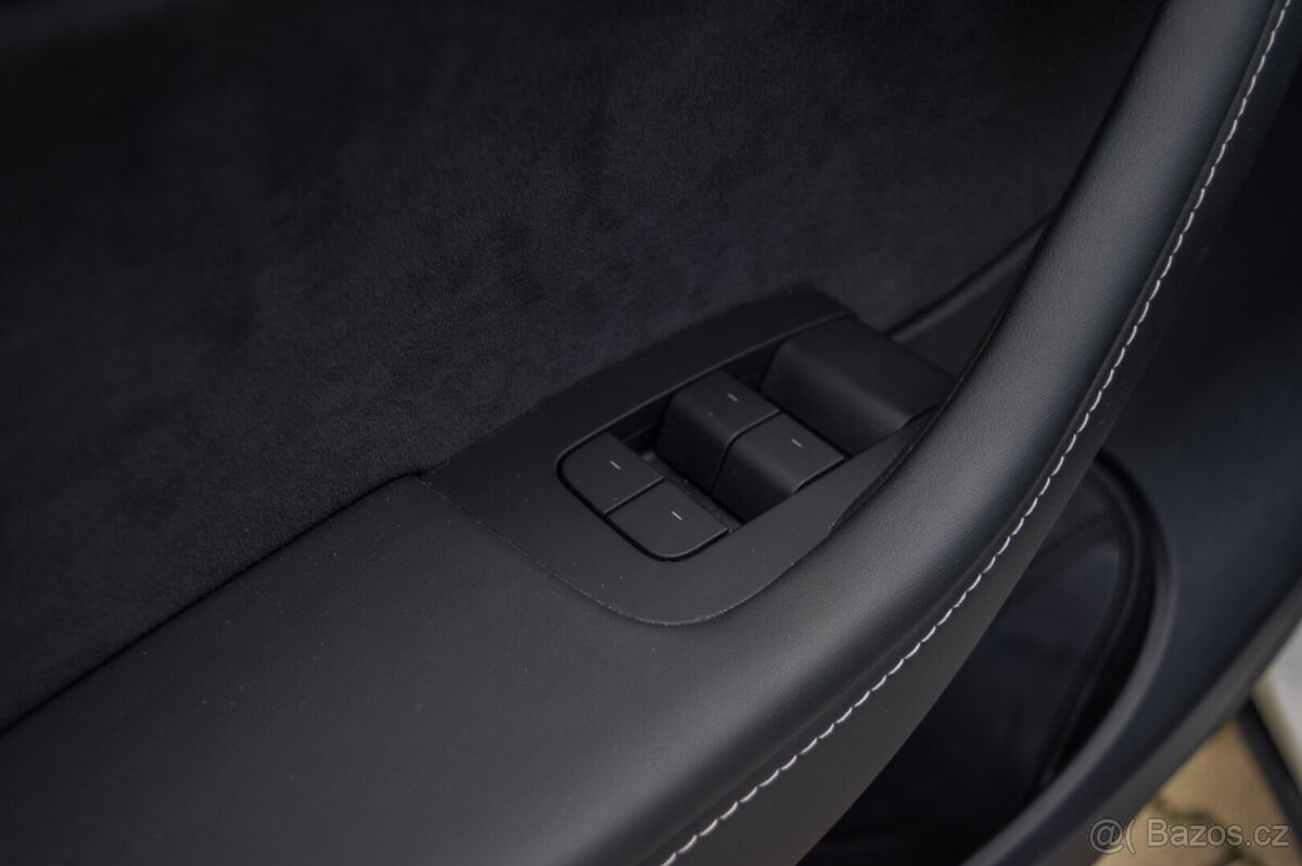 Tesla Model Y Long Range Dual Motor AWD 4x4 - 12