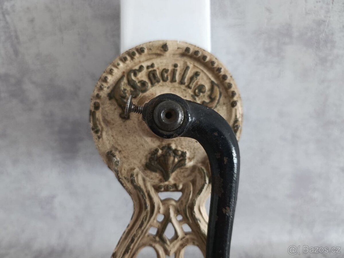 Krásný zdobený starožitný mlýnek na strouhanku JUGENDSTIL - 12