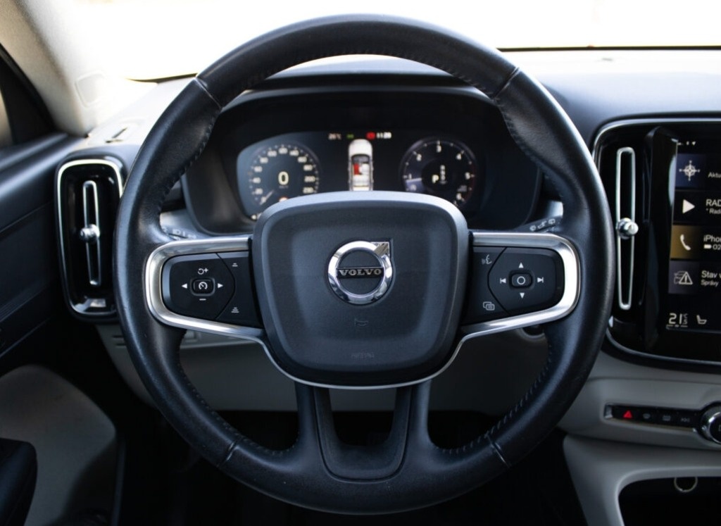 Volvo XC40 D4 Momentum (2018) - 12