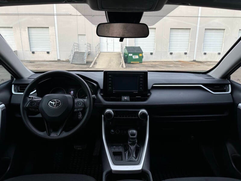 2021 Toyota RAV4 LE - 12