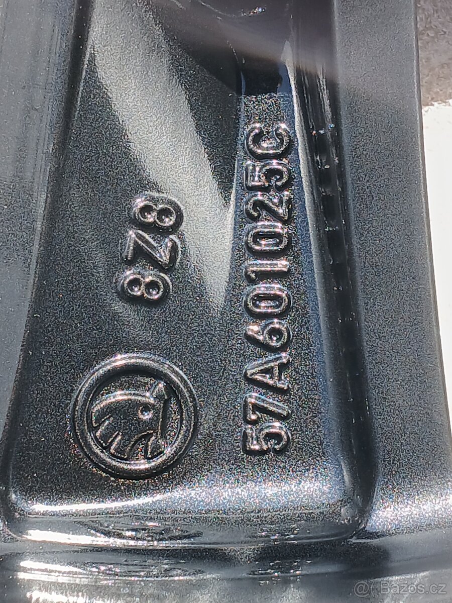 Pěkná nová letní orig alu Škoda Karoq 215/55/17 - 12