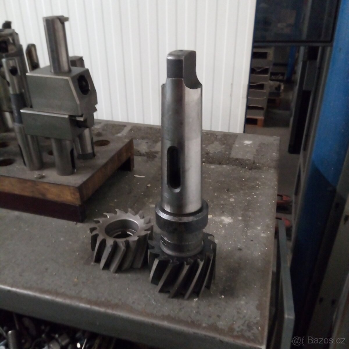 VYVRTÁVAČKA HORIZONTÁLNÍ TOS VARNSDORF typ WH 80 - 12