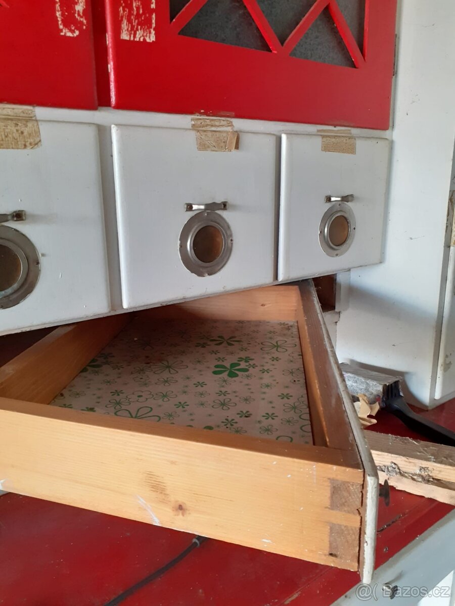 Prodám americkou kredenc - 12