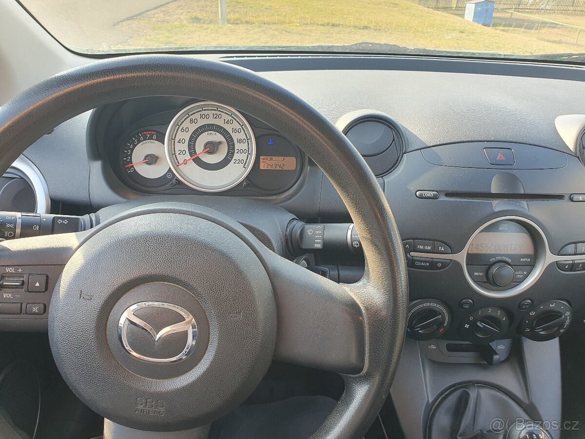Mazda 2 1.3i nová stk - 12