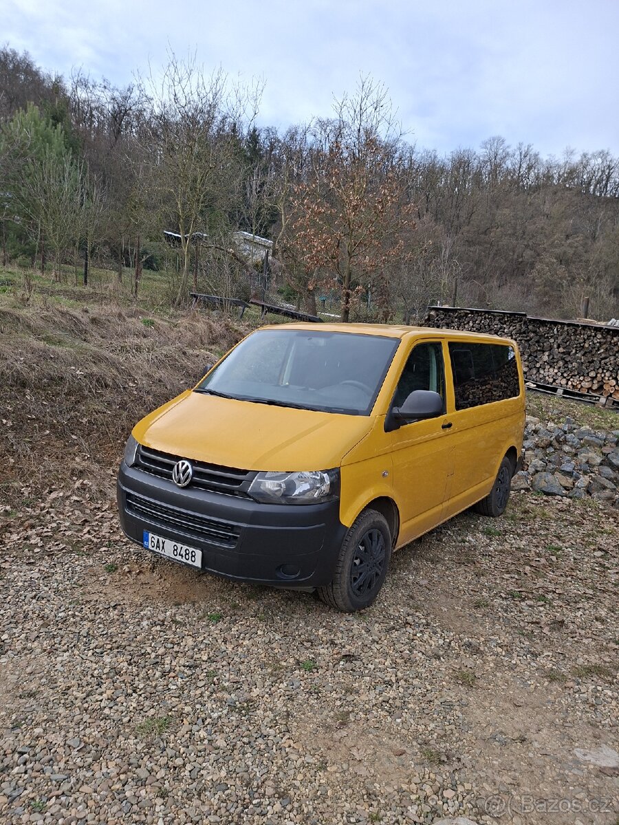 VW Caravelle - 12