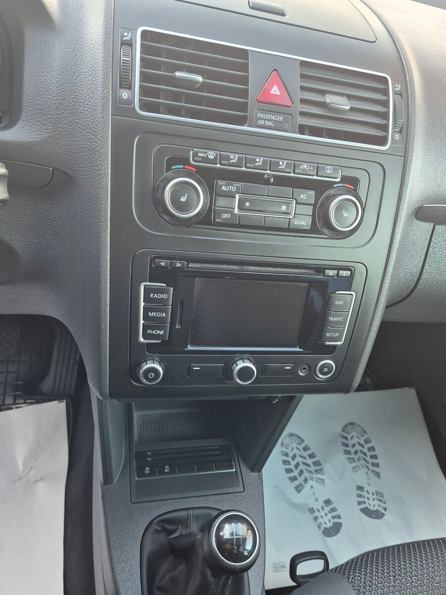 Volkswagen Touran 2.0 TDI 7 MÍST - 12
