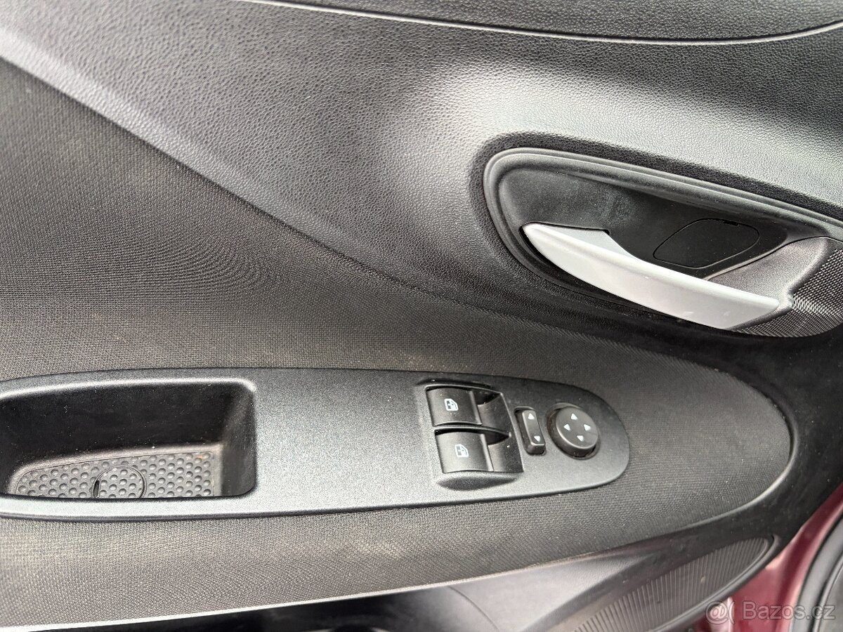 Fiat Punto 1.2i - 12