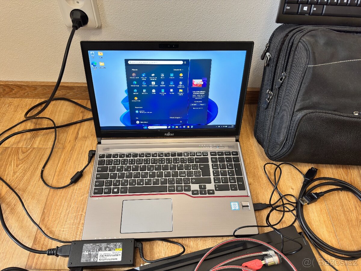 FUJITSU LIFEBOOK E756 Win 11 Pro ,s příslušenstvím - 12
