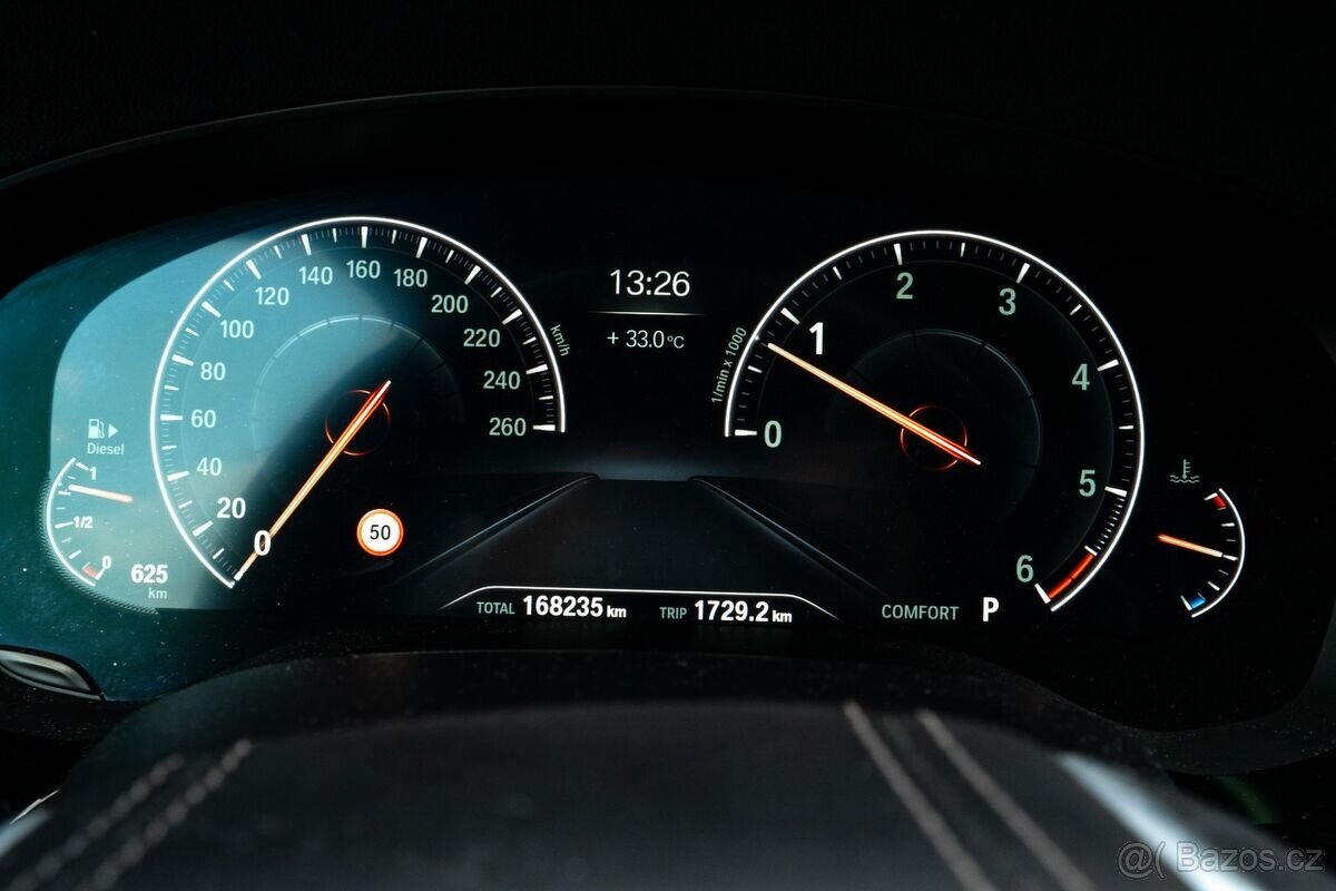 BMW 530d xDrive Touring - 12