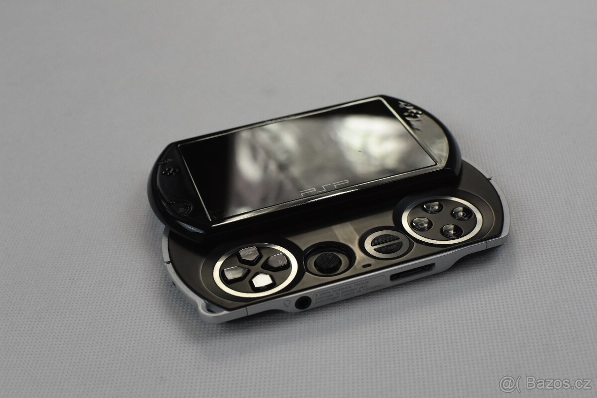 Sony PSP Go - 12