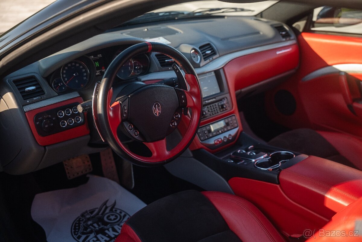 Maserati GranTurismo S - 12