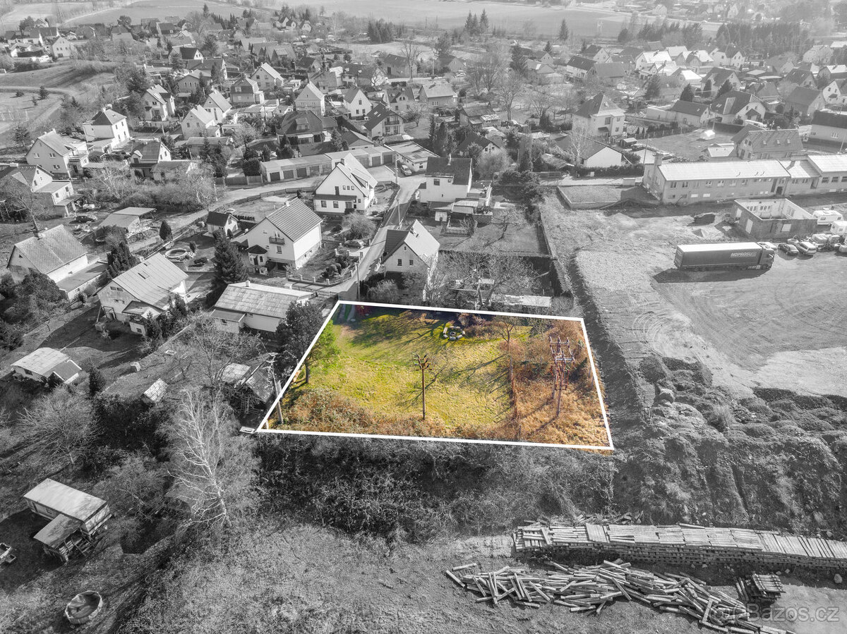 Stavební pozemek určený k výstavbě RD, obec Valtířov - 12