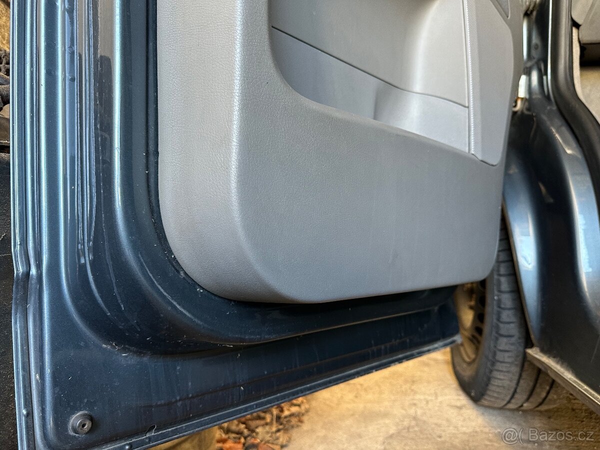 VW Multivan 4x2, 2,5 TD 96 kw,spací lavice,7 míst,tope - 12