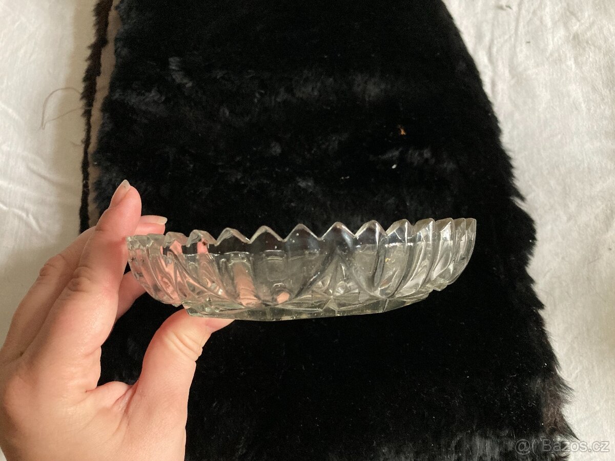 starožitné misky a tácy s ornamentální řezbou - 12