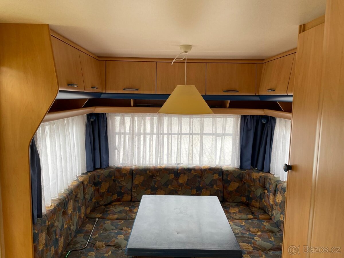 Hobby De luxe 450, 4 osoby, stan, pevná postel - 12