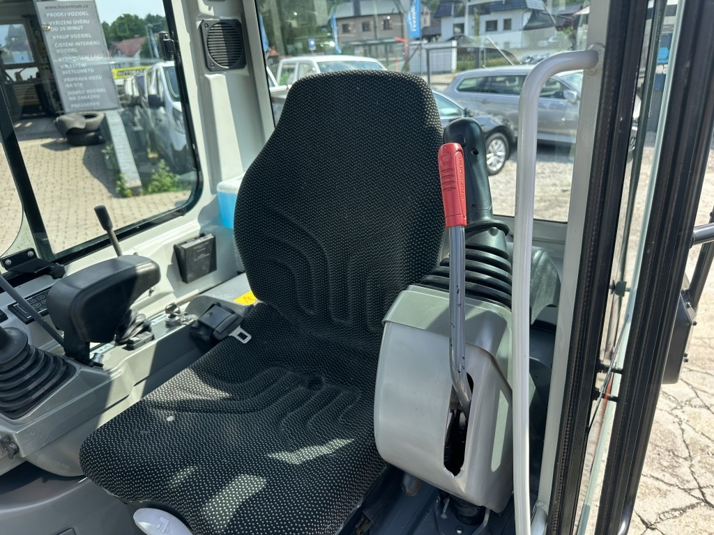 Bagr pásový Takeuchi TB216 - 12