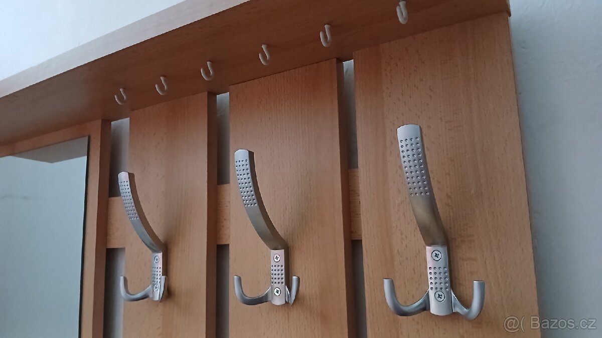 Věšák s botníkem - 12