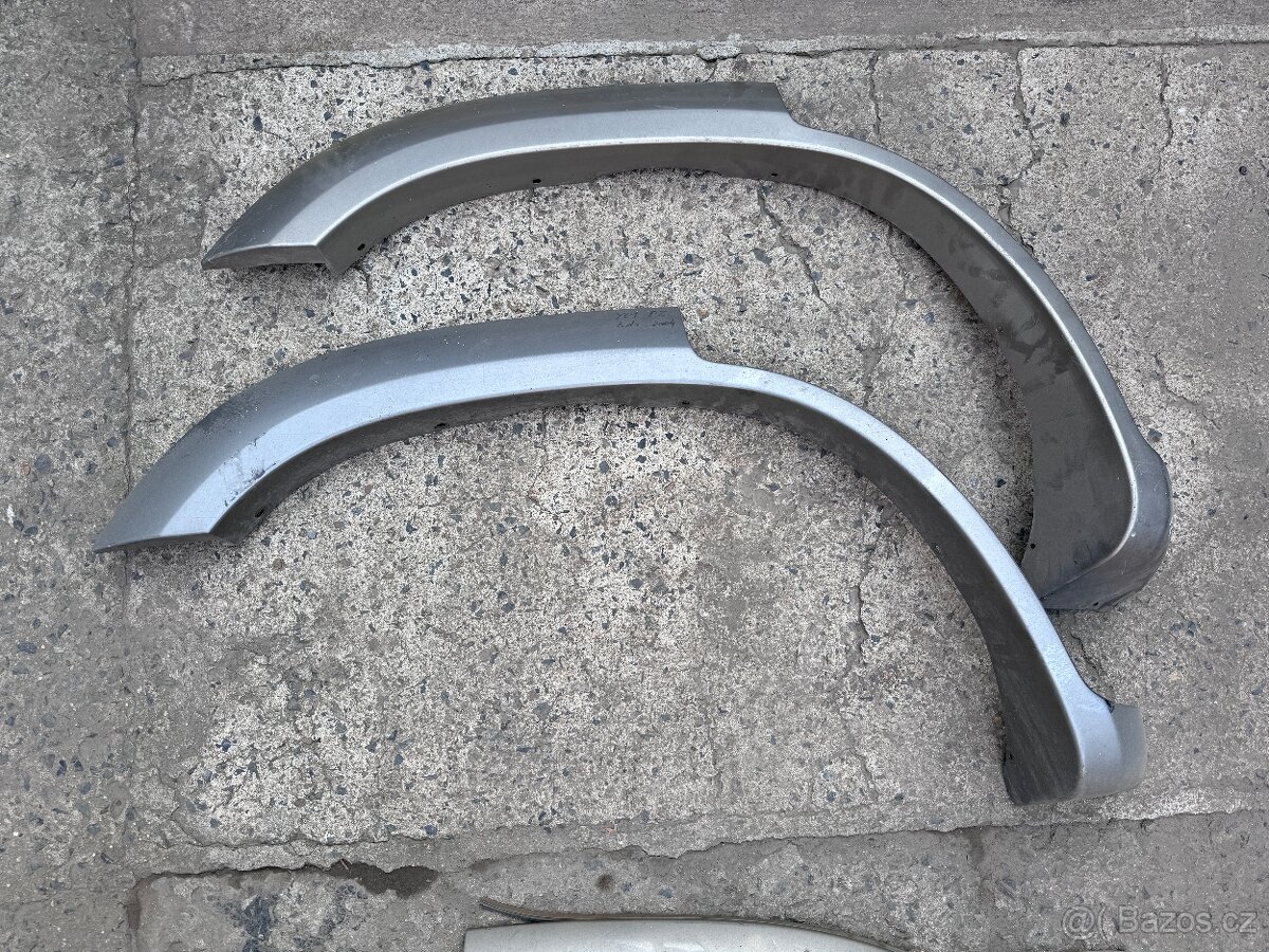 Nissan Patrol Y61 Plastové lemy , zadní nárazník , výztuha - 12