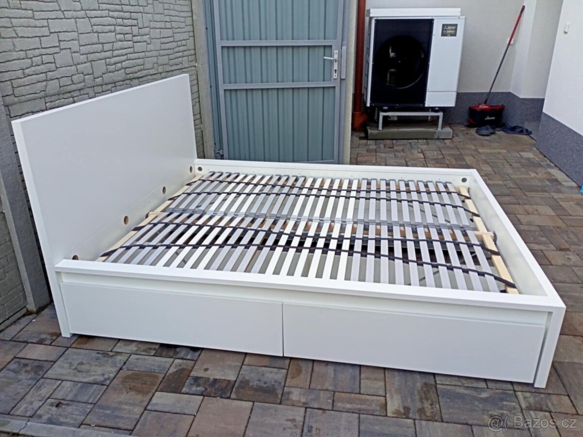 Prodám manželskou postel IKEA 180cm x 200cm - 12